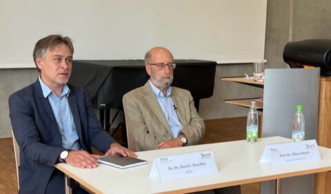 Über das Konzept der Modernität im Judentum sprach Prof. Dr. Allan Arkush (Binghamton University). Dr. Dr. Doru Constantin Doroftei (l., FAU) moderierte.